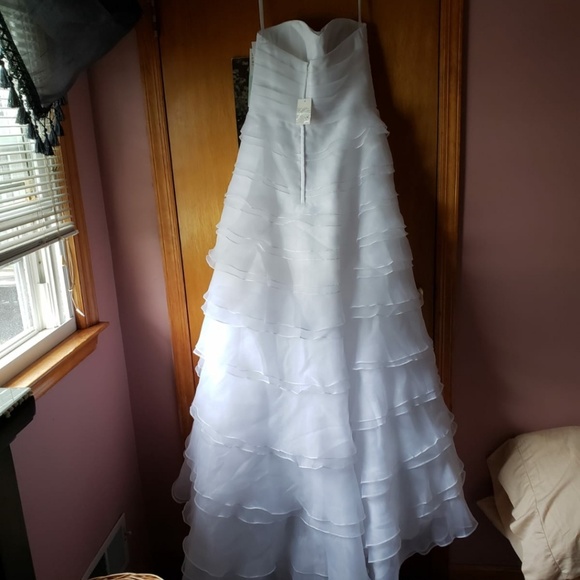 Wedding gown - Picture 2 of 3